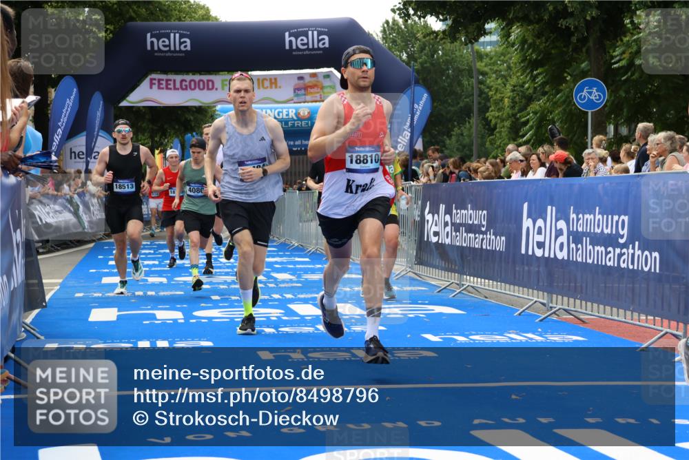 29.06.2025 - hella hamburg halbmarathon Strokosch-Dieckow http://msf.ph/oto/8498796 29.06.2025 10:43:31 Ziel 3116, 3928, 4080, 5124, 5436, 5506, 7635, 8664, 9931, 10237, 10246, 11648, 12623, 13996, 14484, 14690, 16338, 17391, 17912, 18449, 18513, 18775, 18810, 18942, 19051, 19229 meine-sportfotos.de