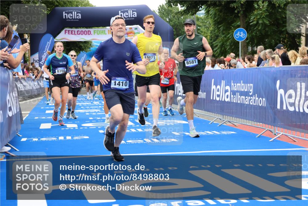 29.06.2025 - hella hamburg halbmarathon Strokosch-Dieckow http://msf.ph/oto/8498803 29.06.2025 10:54:07 Ziel 1151, 1410, 3177, 3208, 3209, 3898, 5638, 6082, 6084, 6294, 6356, 6443, 6581, 8390, 9032, 9791, 11499, 12213, 12379, 13033, 13397, 13794, 15169, 15524, 16780, 16871, 17348, 18308 meine-sportfotos.de