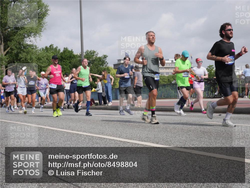 29.06.2025 - hella hamburg halbmarathon Luisa Fischer http://msf.ph/oto/8498804 29.06.2025 10:02:24 Kennedybrücke 13808, 18413, 18599, 8542, 5, 5008, 1657, 24, 1319, 1595, 1914, 2282, 2364, 2391, 2432, 4120, 4426, 4837, 5277, 5299, 5457, 5458, 5465, 7033, 7037, 7833, 8509, 8542, 8652, 8929, 9142, 9488, 9903, 9907, 10020, 10518, 10519 meine-sportfotos.de