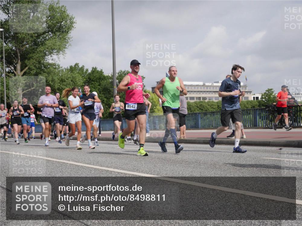 29.06.2025 - hella hamburg halbmarathon Luisa Fischer http://msf.ph/oto/8498811 29.06.2025 10:02:25 Kennedybrücke 4837, 18413, 599, 8542, 18388, 1319, 1595, 1914, 2282, 2364, 2391, 2432, 4120, 4426, 4837, 5277, 5299, 5457, 5458, 5465, 7033, 7037, 8509, 8542, 8652, 8929, 9142, 9488, 9903, 9907, 10020, 10518, 10519 meine-sportfotos.de