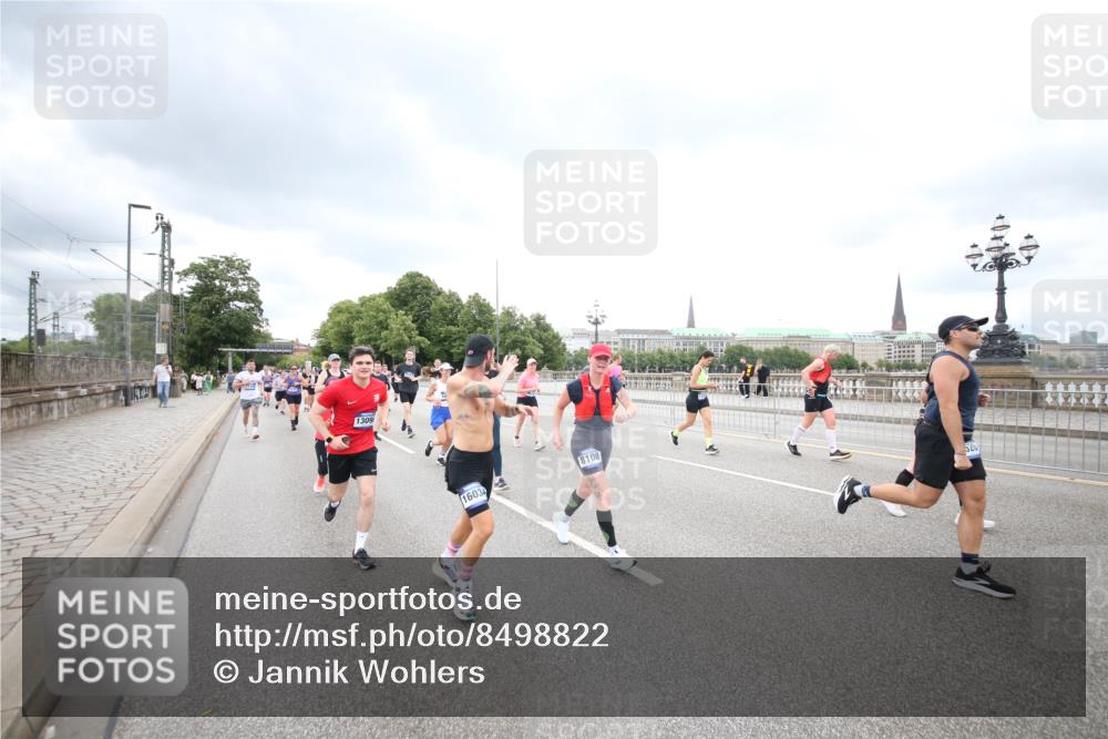 29.06.2025 - hella hamburg halbmarathon Jannik Wohlers http://msf.ph/oto/8498822 29.06.2025 10:56:12 Lombardsbrücke 1047, 2143, 2307, 2887, 2915, 2991, 3438, 3516, 3517, 3520, 3614, 3675, 3676, 3953, 3987, 4773, 5237, 5438, 5911, 6348, 6349, 6690, 7090, 7307, 7711, 8108, 8150, 8606, 8939, 8943, 9172, 9210, 9910, 10555, 10569, 10571, 10932, 10936, 11047, 11089, 11204, 11628, 12221, 12328, 12354, 12543, 12993, 13096, 13108, 13834, 14613, 14711, 14746, 15747, 16034, 16934, 17092, 17494, 17797, 18047, 18197, 18247 meine-sportfotos.de