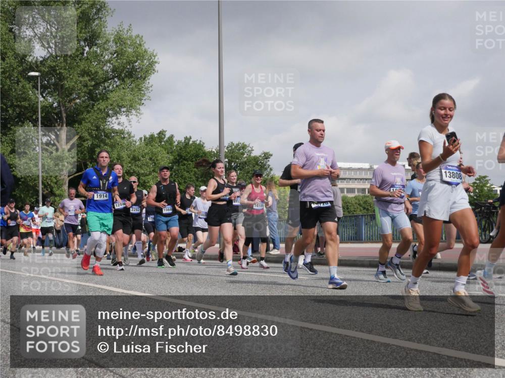 29.06.2025 - hella hamburg halbmarathon Luisa Fischer http://msf.ph/oto/8498830 29.06.2025 10:02:27 Kennedybrücke 844, 1517, 1914, 12446, 2282, 2282, 1103, 1568, 16189, 720, 159, 13808, 1319, 1595, 1914, 2282, 2364, 2391, 2432, 3668, 4120, 4426, 4837, 5277, 5299, 7033, 7037, 8542, 8652, 8929, 9488, 9903, 9907, 9984, 10020, 10518, 10519 meine-sportfotos.de