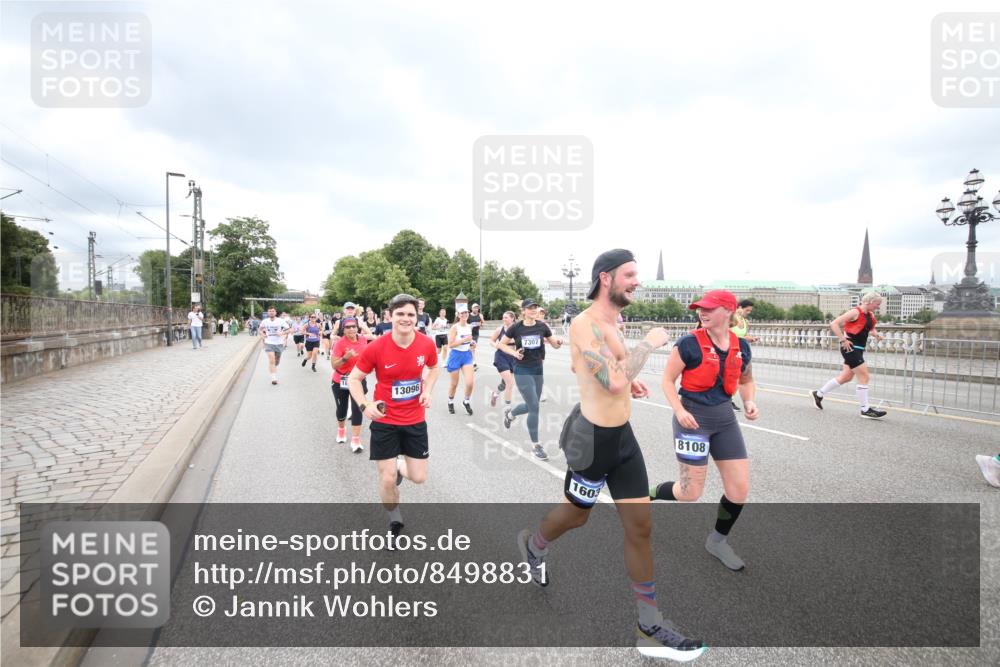29.06.2025 - hella hamburg halbmarathon Jannik Wohlers http://msf.ph/oto/8498831 29.06.2025 10:56:12 Lombardsbrücke 1047, 2143, 2307, 2887, 2915, 2991, 3438, 3516, 3517, 3520, 3614, 3675, 3676, 3953, 3987, 4773, 5237, 5438, 5911, 6348, 6349, 6690, 7090, 7307, 7711, 8108, 8150, 8606, 8939, 8943, 9172, 9210, 9910, 10555, 10569, 10571, 10932, 10936, 11047, 11089, 11204, 11628, 12221, 12328, 12354, 12543, 12993, 13096, 13108, 13834, 14613, 14711, 14746, 15747, 16034, 16934, 17092, 17494, 17797, 18047, 18197, 18247 meine-sportfotos.de