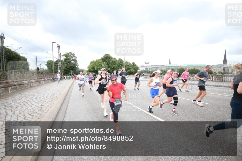 29.06.2025 - hella hamburg halbmarathon Jannik Wohlers http://msf.ph/oto/8498852 29.06.2025 10:56:13 Lombardsbrücke 1047, 2143, 2307, 2887, 2991, 3438, 3516, 3517, 3520, 3614, 3675, 3676, 3953, 3987, 4094, 4118, 4773, 5237, 5438, 5911, 6348, 6349, 7090, 7307, 7711, 8108, 8150, 8606, 8939, 8943, 9172, 9210, 9910, 10555, 10569, 10571, 10932, 10936, 11047, 11089, 11204, 12221, 12328, 12354, 12543, 12993, 13096, 13108, 13834, 14613, 14711, 14746, 15215, 15747, 16034, 16934, 17092, 17494, 17797, 18047, 18197, 18247 meine-sportfotos.de