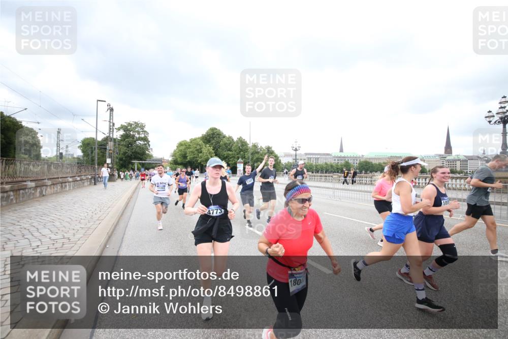 29.06.2025 - hella hamburg halbmarathon Jannik Wohlers http://msf.ph/oto/8498861 29.06.2025 10:56:14 Lombardsbrücke 1047, 2143, 2307, 2887, 2991, 3438, 3516, 3517, 3520, 3614, 3675, 3676, 3953, 3987, 4094, 4118, 4773, 5237, 5438, 5911, 5944, 6348, 6349, 7307, 7711, 8108, 8150, 8606, 8939, 8943, 9172, 9210, 9517, 9902, 9905, 9910, 10555, 10569, 10571, 10932, 10936, 11047, 11089, 11204, 12221, 12328, 12354, 12543, 12993, 13096, 13108, 13834, 14613, 14711, 14746, 15215, 15747, 16034, 16934, 17494, 17797, 18047, 18197 meine-sportfotos.de