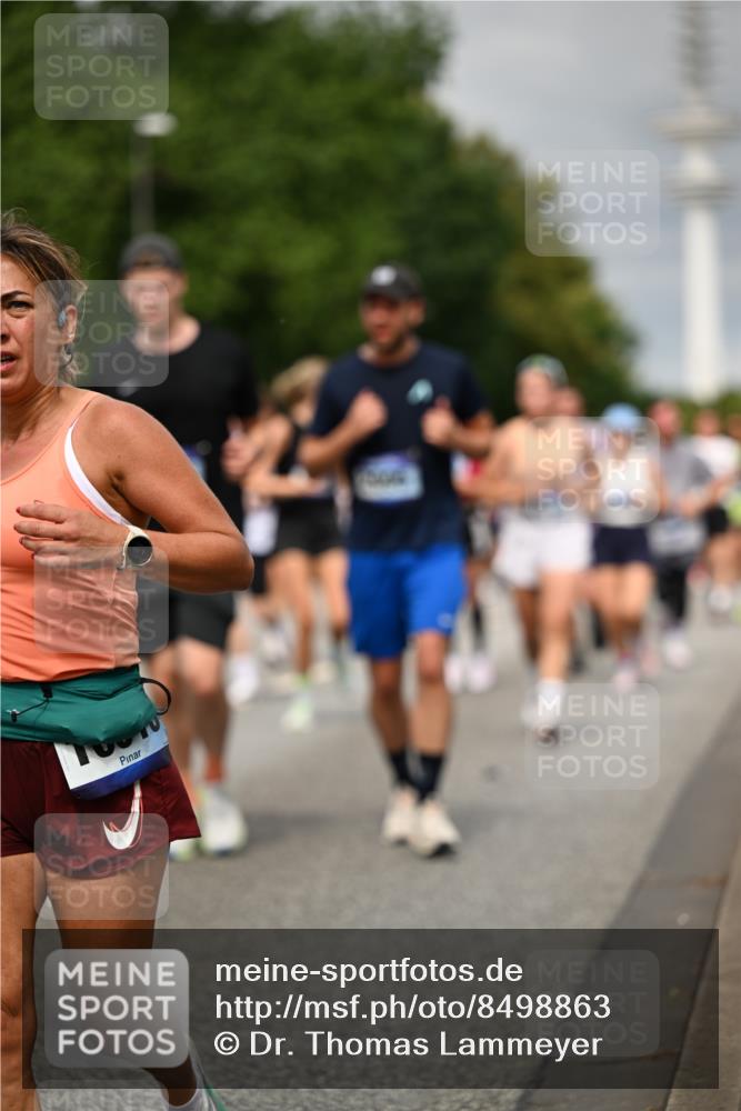 29.06.2025 - hella hamburg halbmarathon Dr. Thomas Lammeyer http://msf.ph/oto/8498863 29.06.2025 10:23:51 Kennedybrücke 1145, 1159, 1160, 1708, 2405, 2703, 2795, 2918, 2993, 2995, 3446, 3631, 4170, 4562, 4570, 4979, 5035, 5178, 5251, 5397, 5429, 5556, 5878, 6249, 6796, 6797, 6872, 6874, 6939, 7137, 7248, 7249, 7647, 7836, 8427, 8537, 8778, 10349, 10540, 10594, 10966, 11036, 11247 meine-sportfotos.de