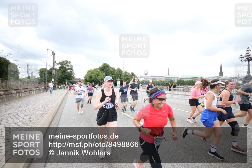 29.06.2025 - hella hamburg halbmarathon Jannik Wohlers http://msf.ph/oto/8498866 29.06.2025 10:56:14 Lombardsbrücke 1047, 2143, 2307, 2887, 2991, 3438, 3516, 3517, 3520, 3614, 3675, 3676, 3953, 3987, 4094, 4118, 4773, 5237, 5438, 5911, 5944, 6348, 6349, 7307, 7711, 8108, 8150, 8606, 8939, 8943, 9172, 9210, 9517, 9902, 9905, 9910, 10555, 10569, 10571, 10932, 10936, 11047, 11089, 11204, 12221, 12328, 12354, 12543, 12993, 13096, 13108, 13834, 14613, 14711, 14746, 15215, 15747, 16034, 16934, 17494, 17797, 18047, 18197 meine-sportfotos.de