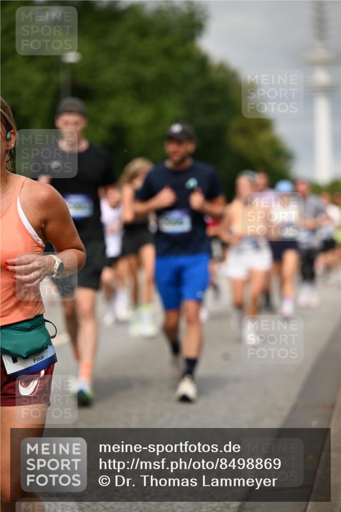 29.06.2025 - hella hamburg halbmarathon Dr. Thomas Lammeyer http://msf.ph/oto/8498869 29.06.2025 10:23:51 Kennedybrücke 1145, 1159, 1160, 1708, 2405, 2703, 2795, 2918, 2993, 2995, 3446, 3631, 4170, 4562, 4570, 4979, 5035, 5178, 5251, 5397, 5429, 5556, 5878, 6249, 6796, 6797, 6872, 6874, 6939, 7137, 7248, 7249, 7647, 7836, 8427, 8537, 8778, 10349, 10540, 10594, 10966, 11036, 11247 meine-sportfotos.de