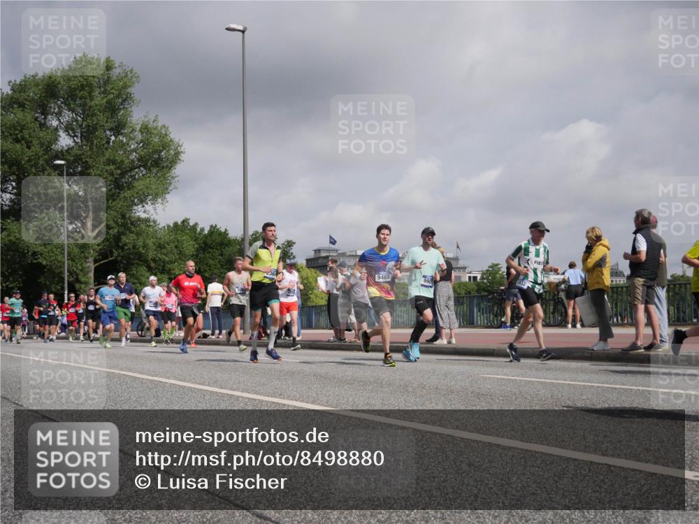 29.06.2025 - hella hamburg halbmarathon Luisa Fischer http://msf.ph/oto/8498880 29.06.2025 10:02:34 Kennedybrücke 9488, 990, 1595, 1955, 2282, 2364, 2391, 2432, 2910, 3279, 3668, 3836, 5277, 5299, 7037, 7547, 8330, 8929, 9488, 9907, 9984, 10020, 10518 meine-sportfotos.de