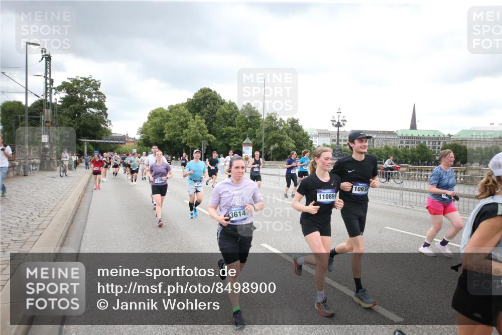 29.06.2025 - hella hamburg halbmarathon Jannik Wohlers http://msf.ph/oto/8498900 29.06.2025 10:56:18 Lombardsbrücke 1047, 2143, 2307, 2887, 2991, 3418, 3438, 3516, 3517, 3520, 3614, 3675, 3676, 4094, 4118, 4773, 5237, 5438, 5911, 5944, 6348, 6349, 7307, 7381, 8108, 8150, 8606, 8939, 8943, 9172, 9210, 9402, 9404, 9517, 9902, 9905, 9910, 10138, 10309, 10555, 10569, 10571, 10932, 10936, 11047, 11089, 11204, 12221, 12328, 12354, 12543, 12993, 13096, 13108, 13801, 13834, 14117, 14472, 14711, 14746, 15215, 15748, 15823, 16034, 17797, 18197 meine-sportfotos.de