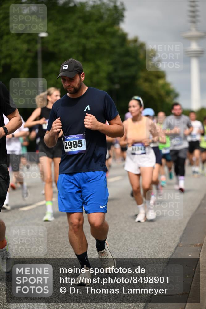 29.06.2025 - hella hamburg halbmarathon Dr. Thomas Lammeyer http://msf.ph/oto/8498901 29.06.2025 10:23:52 Kennedybrücke 1145, 1159, 1160, 1708, 2405, 2703, 2795, 2918, 2993, 2995, 3446, 3631, 4170, 4562, 4570, 4979, 5035, 5178, 5251, 5397, 5429, 5556, 5834, 5878, 6249, 6796, 6797, 6872, 6874, 6939, 7137, 7248, 7249, 7647, 7836, 8427, 8537, 8778, 10349, 10540, 10594, 10966, 11036, 11247 meine-sportfotos.de