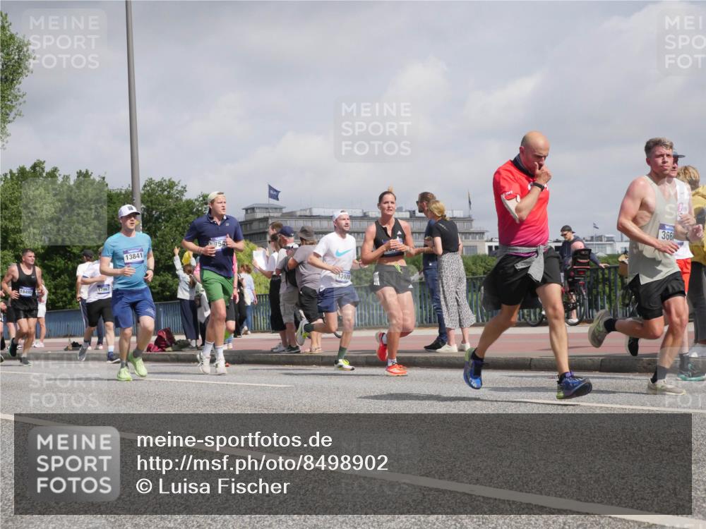 29.06.2025 - hella hamburg halbmarathon Luisa Fischer http://msf.ph/oto/8498902 29.06.2025 10:02:37 Kennedybrücke 18495, 17967, 754, 13841, 13988, 366, 1642, 1834, 1955, 2364, 2432, 2910, 3279, 3668, 3836, 5015, 5134, 5420, 6587, 7547, 8285, 8330, 9488, 9907, 9984 meine-sportfotos.de
