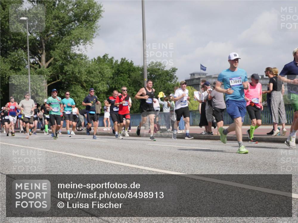 29.06.2025 - hella hamburg halbmarathon Luisa Fischer http://msf.ph/oto/8498913 29.06.2025 10:02:38 Kennedybrücke 3279, 18495, 17967, 13841, 18730, 1642, 1834, 1955, 2910, 3279, 3668, 3836, 5015, 5134, 5420, 6587, 7547, 8285, 8330, 9984 meine-sportfotos.de