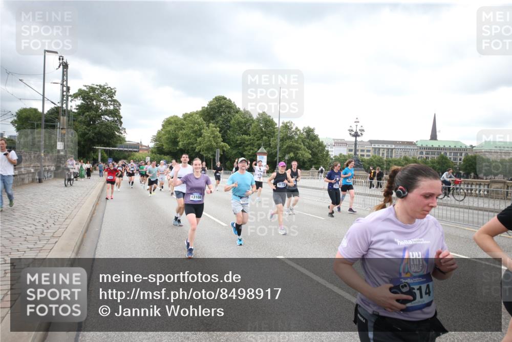 29.06.2025 - hella hamburg halbmarathon Jannik Wohlers http://msf.ph/oto/8498917 29.06.2025 10:56:18 Lombardsbrücke 1047, 2143, 2307, 2887, 2991, 3418, 3438, 3516, 3517, 3520, 3614, 3675, 3676, 4094, 4118, 4773, 5237, 5438, 5911, 5944, 6348, 6349, 7307, 7381, 8108, 8150, 8606, 8939, 8943, 9172, 9210, 9402, 9404, 9517, 9902, 9905, 9910, 10138, 10309, 10555, 10569, 10571, 10932, 10936, 11047, 11089, 11204, 12221, 12328, 12354, 12543, 12993, 13096, 13108, 13801, 13834, 14117, 14472, 14711, 14746, 15215, 15748, 15823, 16034, 17797, 18197 meine-sportfotos.de