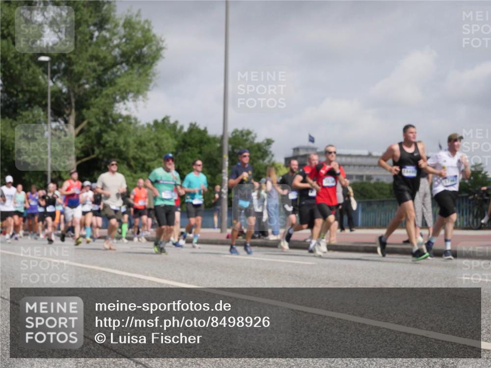 29.06.2025 - hella hamburg halbmarathon Luisa Fischer http://msf.ph/oto/8498926 29.06.2025 10:02:40 Kennedybrücke 1125, 1642, 1834, 1955, 2676, 2910, 3279, 3668, 3836, 5015, 5134, 5420, 6414, 6415, 6587, 7547, 8285, 8330, 9984, 10093 meine-sportfotos.de