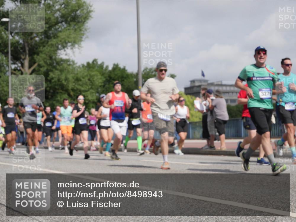 29.06.2025 - hella hamburg halbmarathon Luisa Fischer http://msf.ph/oto/8498943 29.06.2025 10:02:42 Kennedybrücke 3279, 1125, 1642, 1834, 1955, 2676, 2910, 3279, 3836, 5015, 5134, 5420, 6414, 6415, 6587, 7547, 8223, 8285, 8330, 10093 meine-sportfotos.de