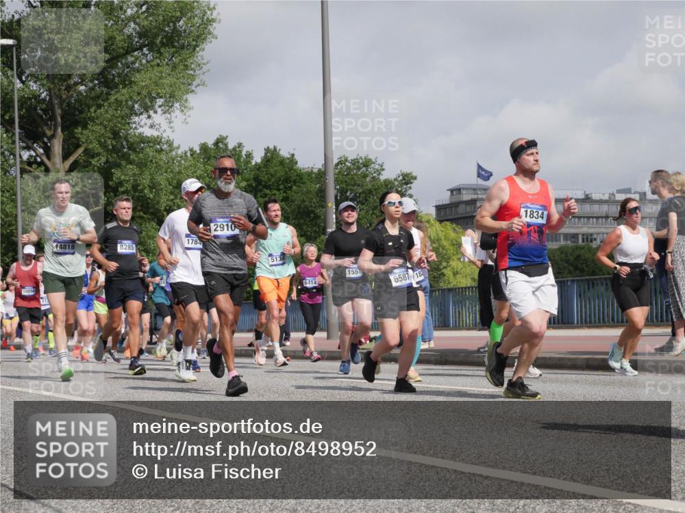 29.06.2025 - hella hamburg halbmarathon Luisa Fischer http://msf.ph/oto/8498952 29.06.2025 10:02:44 Kennedybrücke 1009, 112, 14818, 8285, 1784, 2910, 5134, 6414, 155, 6587, 18, 1834, 1125, 1642, 1834, 1955, 2676, 2910, 3279, 4231, 5015, 5134, 5420, 6414, 6415, 6587, 8223, 8285, 8330, 10093 meine-sportfotos.de