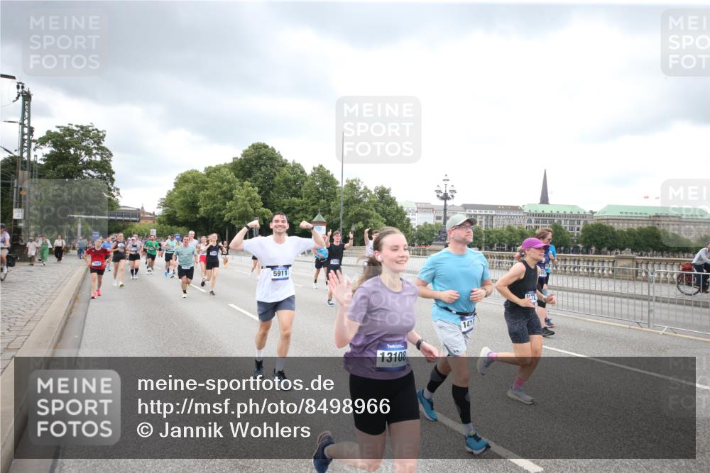 29.06.2025 - hella hamburg halbmarathon Jannik Wohlers http://msf.ph/oto/8498966 29.06.2025 10:56:20 Lombardsbrücke 2143, 2307, 2887, 2932, 2991, 3348, 3418, 3438, 3516, 3517, 3520, 3614, 4094, 4118, 4773, 5438, 5589, 5911, 5944, 6348, 6349, 7381, 8108, 8150, 8606, 8939, 8943, 9172, 9210, 9402, 9404, 9517, 9902, 9905, 9910, 10138, 10309, 10555, 10569, 10571, 10936, 11047, 11089, 11204, 12221, 12328, 12354, 12993, 13096, 13108, 13273, 13671, 13801, 13834, 14117, 14472, 14711, 14746, 15215, 15748, 15823, 16034, 18197 meine-sportfotos.de