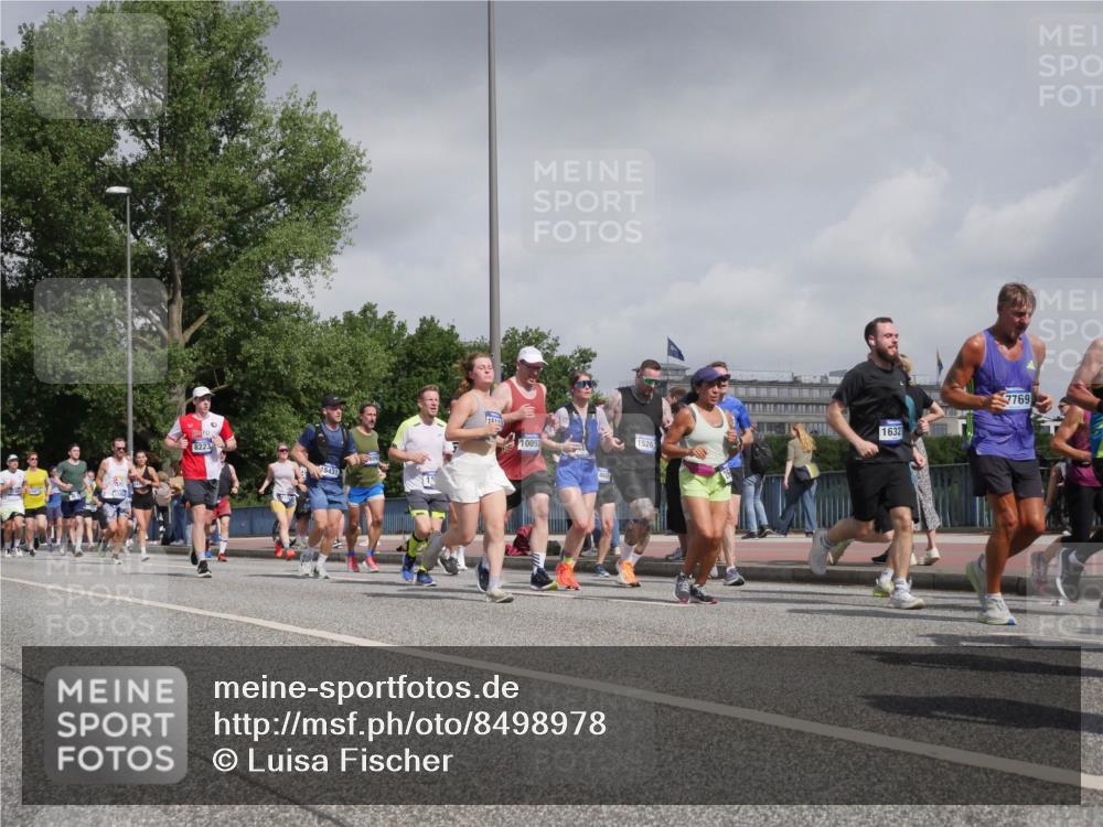 29.06.2025 - hella hamburg halbmarathon Luisa Fischer http://msf.ph/oto/8498978 29.06.2025 10:02:47 Kennedybrücke 8223, 5431, 154, 1632, 10093, 15263, 7769, 1125, 1642, 1834, 2099, 2676, 2910, 4231, 5015, 5134, 5420, 6414, 6415, 6581, 6587, 7786, 8223, 8285, 8394, 8402, 8573, 10031, 10093 meine-sportfotos.de
