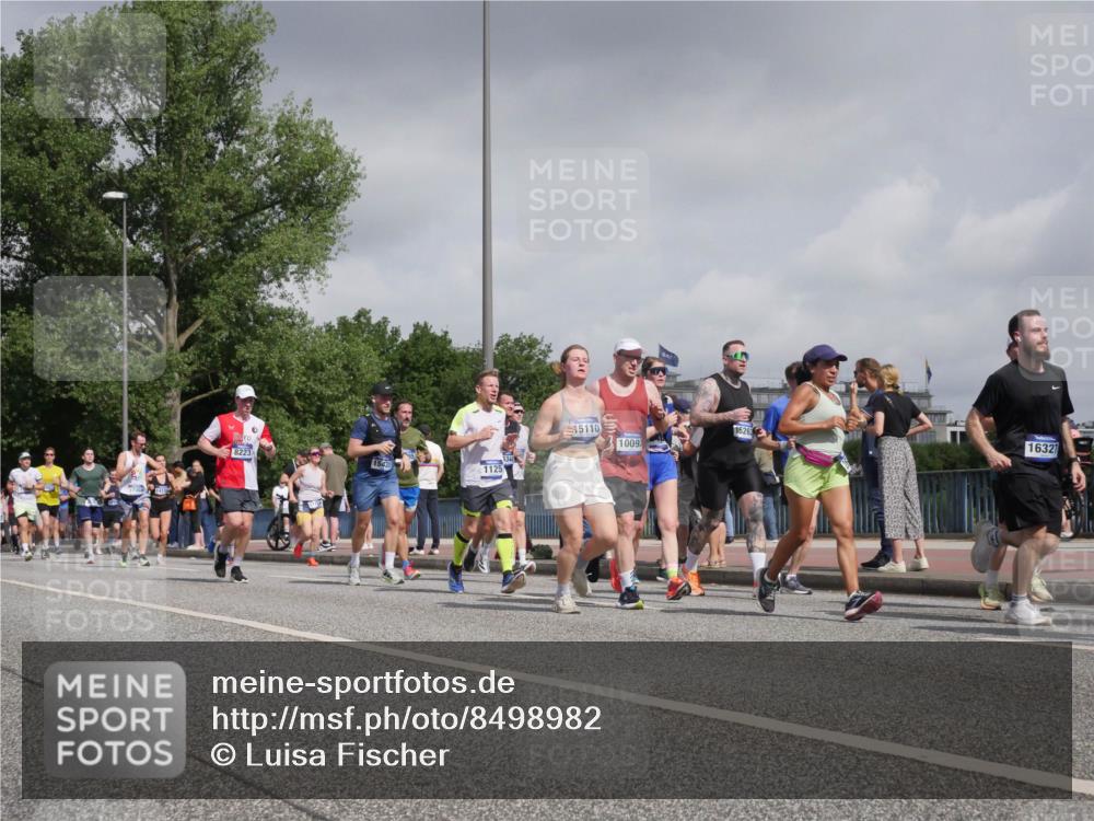 29.06.2025 - hella hamburg halbmarathon Luisa Fischer http://msf.ph/oto/8498982 29.06.2025 10:02:48 Kennedybrücke 17468, 8223, 15431, 1125, 5110, 1009, 1526, 16327, 1125, 1642, 1834, 2099, 2676, 4231, 5015, 5134, 5420, 6414, 6415, 6581, 6587, 7786, 8223, 8285, 8394, 8402, 8573, 10031, 10093 meine-sportfotos.de