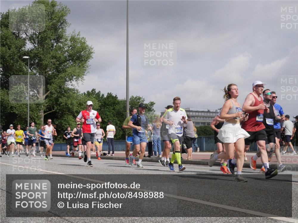 29.06.2025 - hella hamburg halbmarathon Luisa Fischer http://msf.ph/oto/8498988 29.06.2025 10:02:49 Kennedybrücke 17468, 8223, 15, 1125, 1514, 1009, 15263, 12, 1006, 1125, 1642, 2099, 2676, 4231, 5134, 5420, 6414, 6415, 6581, 7786, 8223, 8285, 8394, 8402, 8573, 10031, 10093 meine-sportfotos.de