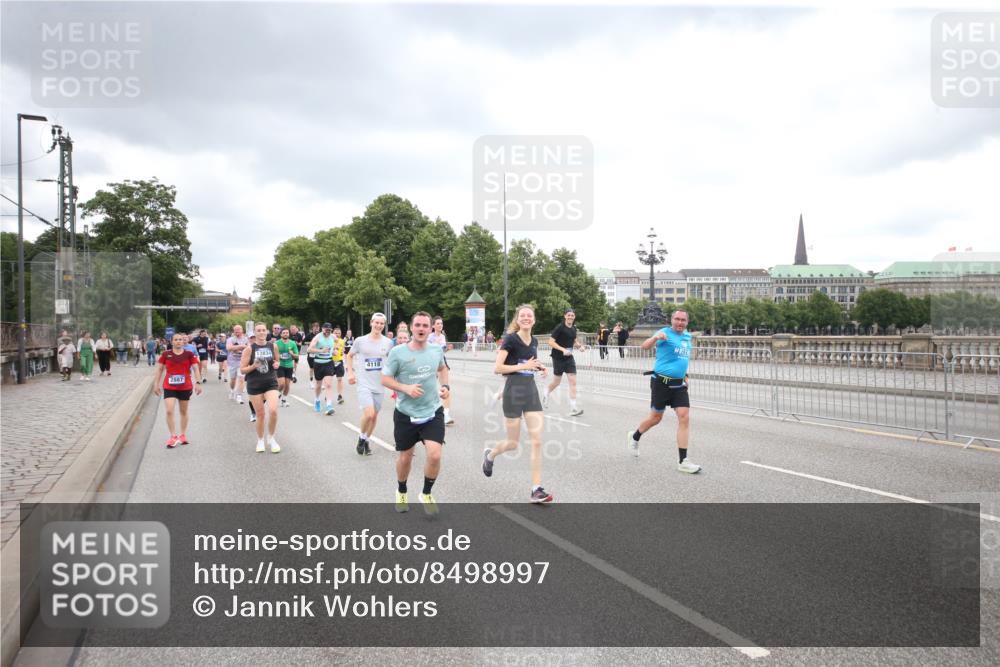 29.06.2025 - hella hamburg halbmarathon Jannik Wohlers http://msf.ph/oto/8498997 29.06.2025 10:56:22 Lombardsbrücke 2143, 2307, 2887, 2932, 2991, 3348, 3387, 3418, 3438, 3516, 3517, 3614, 4094, 4118, 4773, 5438, 5589, 5911, 5944, 6348, 6349, 7381, 8150, 8939, 8943, 9172, 9210, 9402, 9404, 9517, 9902, 9905, 9910, 10138, 10309, 10571, 10632, 10936, 11047, 11089, 11204, 12221, 12328, 12345, 12354, 12993, 13108, 13273, 13671, 13801, 13834, 14117, 14472, 14711, 14746, 15215, 15630, 15748, 15823, 18197 meine-sportfotos.de