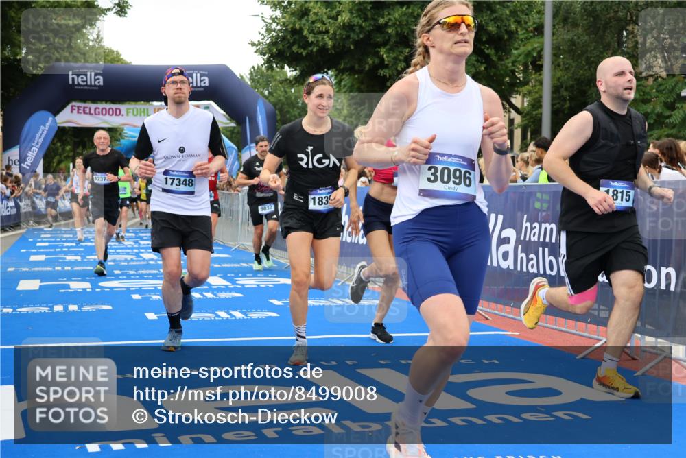 29.06.2025 - hella hamburg halbmarathon Strokosch-Dieckow http://msf.ph/oto/8499008 29.06.2025 10:54:00 Ziel 1151, 1410, 1815, 2432, 3096, 3208, 3209, 6294, 6356, 6374, 6481, 6581, 7395, 7918, 7973, 8394, 9032, 11499, 11789, 12379, 13032, 13397, 13869, 14175, 16477, 16871, 17348, 18308, 18831, 18879 meine-sportfotos.de