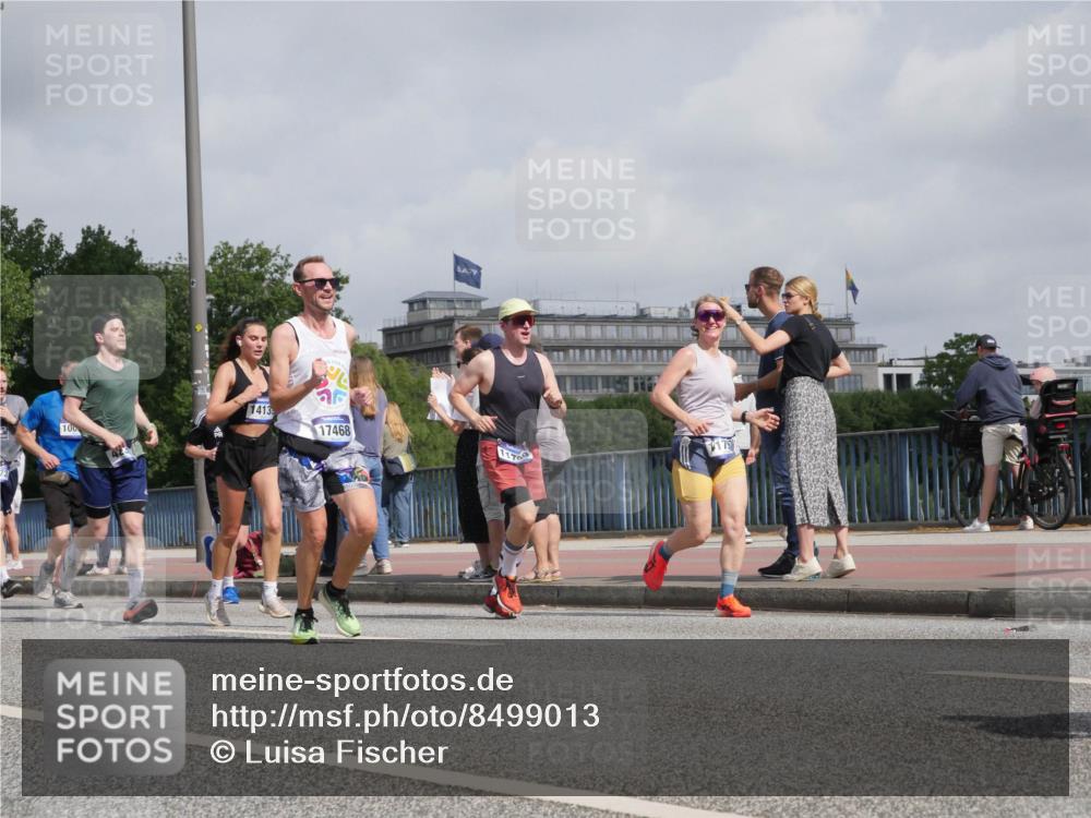 29.06.2025 - hella hamburg halbmarathon Luisa Fischer http://msf.ph/oto/8499013 29.06.2025 10:02:52 Kennedybrücke 1413, 100, 17468, 1176, 1006, 1125, 2099, 2676, 4231, 6202, 6414, 6415, 6581, 7786, 8223, 8394, 8402, 8520, 8573, 10031, 10093 meine-sportfotos.de