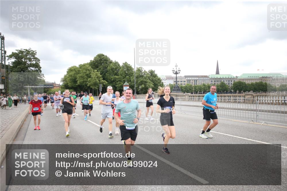 29.06.2025 - hella hamburg halbmarathon Jannik Wohlers http://msf.ph/oto/8499024 29.06.2025 10:56:23 Lombardsbrücke 2887, 2932, 2991, 3348, 3387, 3418, 3438, 3516, 3517, 3614, 4094, 4118, 5589, 5911, 5944, 6348, 6349, 7381, 8150, 8197, 8939, 8943, 9172, 9210, 9402, 9404, 9517, 9902, 9905, 9910, 10138, 10309, 10450, 10571, 10632, 10936, 11047, 11089, 11204, 12328, 12345, 12354, 12993, 13108, 13273, 13671, 13801, 13834, 14117, 14472, 14711, 14746, 15215, 15630, 15748, 15823, 18197 meine-sportfotos.de