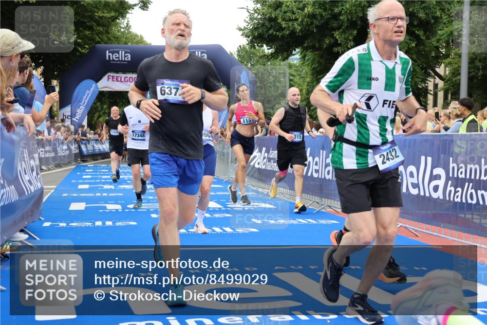 29.06.2025 - hella hamburg halbmarathon Strokosch-Dieckow http://msf.ph/oto/8499029 29.06.2025 10:53:59 Ziel 1151, 1410, 1815, 2432, 3096, 3208, 3209, 6356, 6374, 6481, 6581, 7395, 7918, 7973, 8394, 9032, 11499, 11789, 12379, 13032, 13869, 14175, 16477, 16871, 17348, 18308, 18831, 18879 meine-sportfotos.de