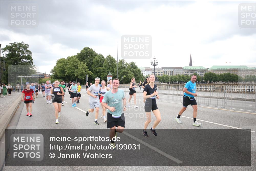 29.06.2025 - hella hamburg halbmarathon Jannik Wohlers http://msf.ph/oto/8499031 29.06.2025 10:56:23 Lombardsbrücke 2887, 2932, 2991, 3348, 3387, 3418, 3438, 3516, 3517, 3614, 4094, 4118, 5589, 5911, 5944, 6348, 6349, 7381, 8150, 8197, 8939, 8943, 9172, 9210, 9402, 9404, 9517, 9902, 9905, 9910, 10138, 10309, 10450, 10571, 10632, 10936, 11047, 11089, 11204, 12328, 12345, 12354, 12993, 13108, 13273, 13671, 13801, 13834, 14117, 14472, 14711, 14746, 15215, 15630, 15748, 15823, 18197 meine-sportfotos.de
