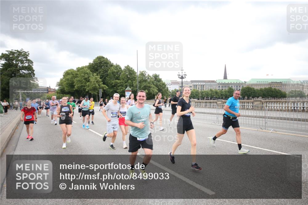 29.06.2025 - hella hamburg halbmarathon Jannik Wohlers http://msf.ph/oto/8499033 29.06.2025 10:56:23 Lombardsbrücke 2887, 2932, 2991, 3348, 3387, 3418, 3438, 3516, 3517, 3614, 4094, 4118, 5589, 5911, 5944, 6348, 6349, 7381, 8150, 8197, 8939, 8943, 9172, 9210, 9402, 9404, 9517, 9902, 9905, 9910, 10138, 10309, 10450, 10571, 10632, 10936, 11047, 11089, 11204, 12328, 12345, 12354, 12993, 13108, 13273, 13671, 13801, 13834, 14117, 14472, 14711, 14746, 15215, 15630, 15748, 15823, 18197 meine-sportfotos.de