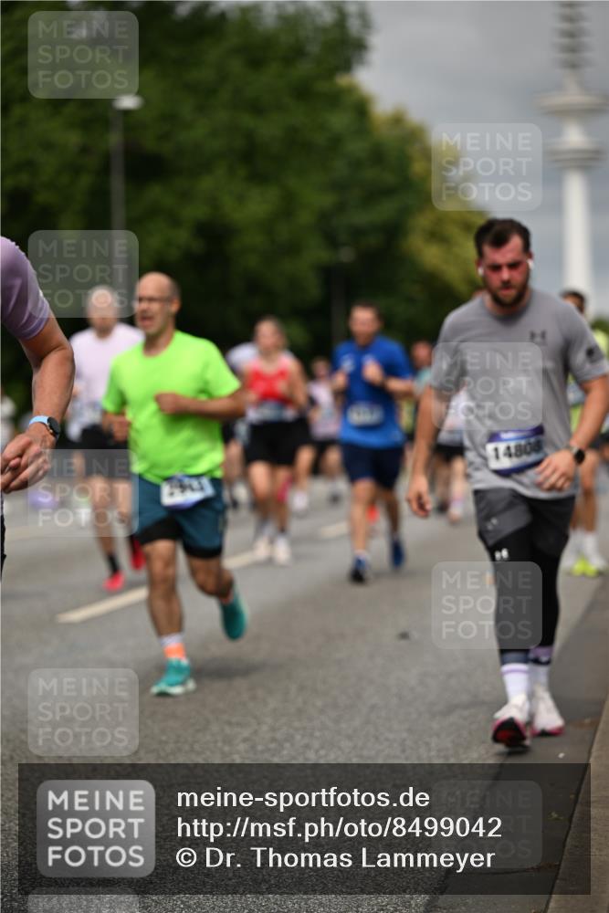 29.06.2025 - hella hamburg halbmarathon Dr. Thomas Lammeyer http://msf.ph/oto/8499042 29.06.2025 10:23:56 Kennedybrücke 1145, 2405, 2795, 2918, 2993, 2995, 3446, 3631, 4170, 4562, 4570, 4979, 5035, 5123, 5178, 5251, 5397, 5429, 5556, 5834, 5849, 5878, 6444, 6796, 6797, 6872, 6874, 6939, 7137, 7248, 7249, 7647, 7836, 7917, 8427, 8537, 8778, 10349, 10540, 10594, 10966, 11036, 11247 meine-sportfotos.de