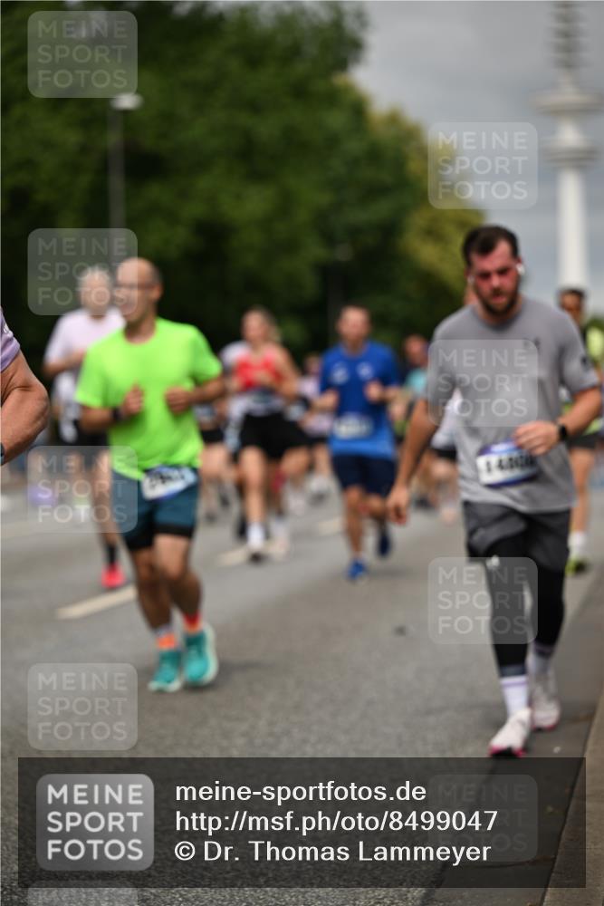 29.06.2025 - hella hamburg halbmarathon Dr. Thomas Lammeyer http://msf.ph/oto/8499047 29.06.2025 10:23:56 Kennedybrücke 1145, 2405, 2795, 2918, 2993, 2995, 3446, 3631, 4170, 4562, 4570, 4979, 5035, 5123, 5178, 5251, 5397, 5429, 5556, 5834, 5849, 5878, 6444, 6796, 6797, 6872, 6874, 6939, 7137, 7248, 7249, 7647, 7836, 7917, 8427, 8537, 8778, 10349, 10540, 10594, 10966, 11036, 11247 meine-sportfotos.de