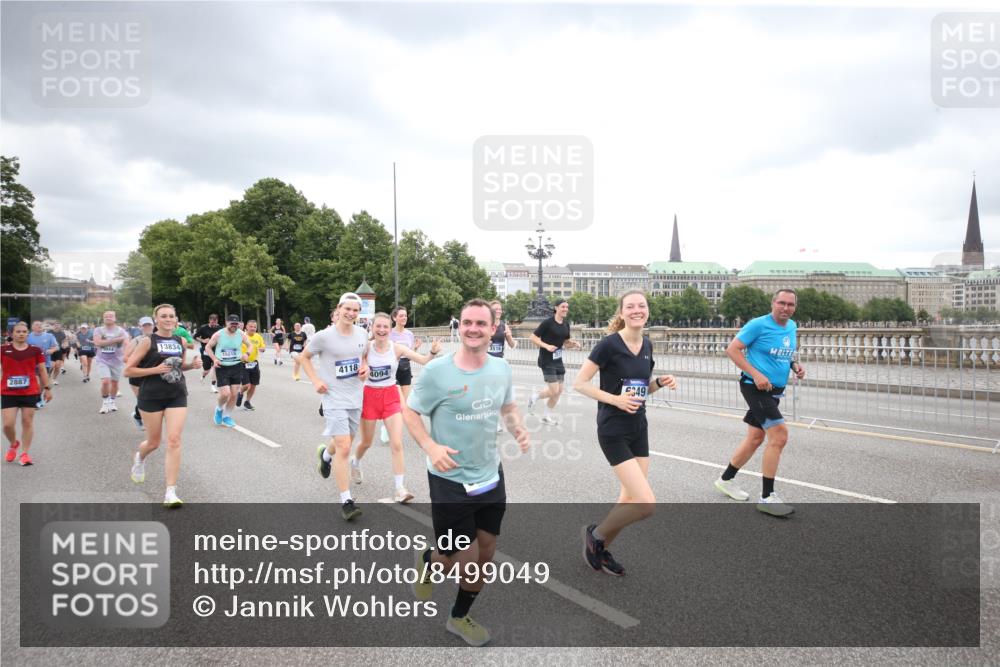 29.06.2025 - hella hamburg halbmarathon Jannik Wohlers http://msf.ph/oto/8499049 29.06.2025 10:56:23 Lombardsbrücke 2887, 2932, 2991, 3348, 3387, 3418, 3438, 3516, 3517, 3614, 4094, 4118, 5589, 5911, 5944, 6348, 6349, 7381, 8150, 8197, 8939, 8943, 9172, 9210, 9402, 9404, 9517, 9902, 9905, 9910, 10138, 10309, 10450, 10571, 10632, 10936, 11047, 11089, 11204, 12328, 12345, 12354, 12993, 13108, 13273, 13671, 13801, 13834, 14117, 14472, 14711, 14746, 15215, 15630, 15748, 15823, 18197 meine-sportfotos.de