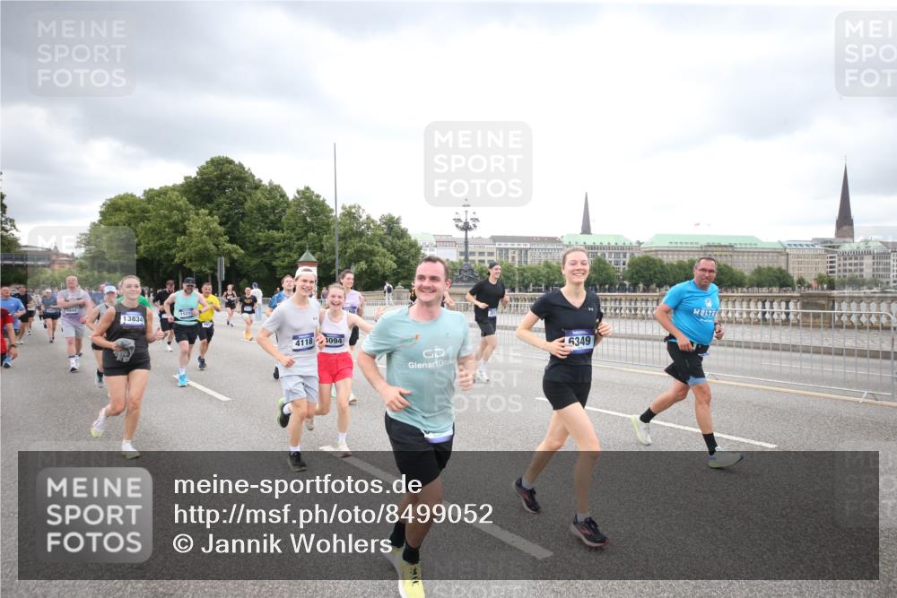 29.06.2025 - hella hamburg halbmarathon Jannik Wohlers http://msf.ph/oto/8499052 29.06.2025 10:56:23 Lombardsbrücke 2887, 2932, 2991, 3348, 3387, 3418, 3438, 3516, 3517, 3614, 4094, 4118, 5589, 5911, 5944, 6348, 6349, 7381, 8150, 8197, 8939, 8943, 9172, 9210, 9402, 9404, 9517, 9902, 9905, 9910, 10138, 10309, 10450, 10571, 10632, 10936, 11047, 11089, 11204, 12328, 12345, 12354, 12993, 13108, 13273, 13671, 13801, 13834, 14117, 14472, 14711, 14746, 15215, 15630, 15748, 15823, 18197 meine-sportfotos.de