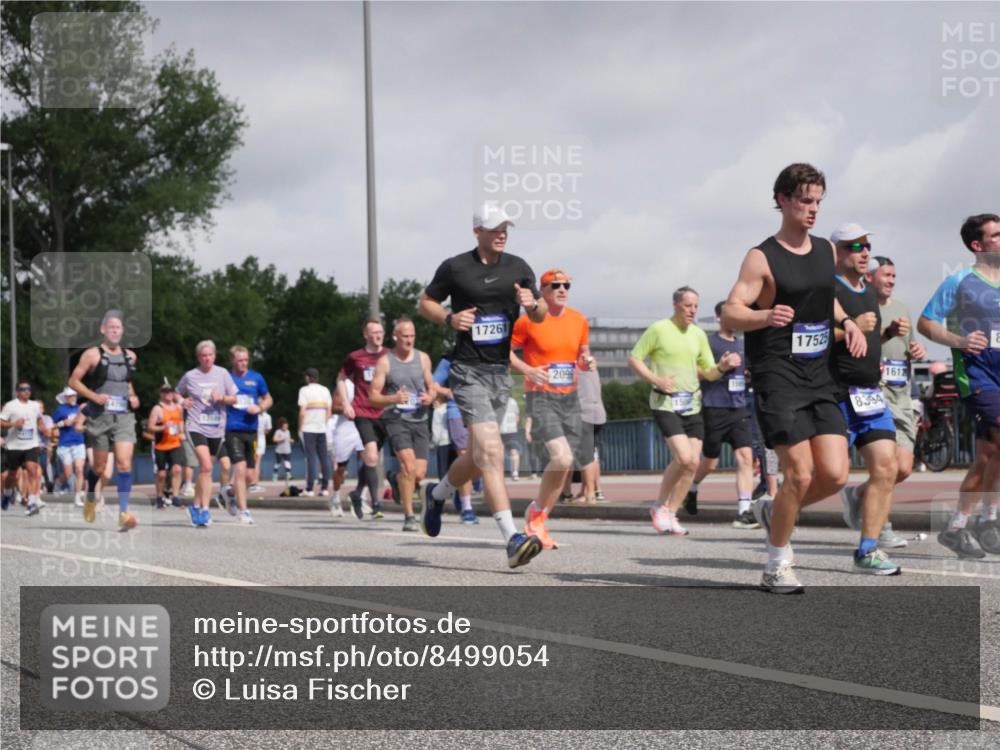 29.06.2025 - hella hamburg halbmarathon Luisa Fischer http://msf.ph/oto/8499054 29.06.2025 10:02:57 Kennedybrücke 475, 17261, 209, 17525, 8394, 1612, 1006, 1180, 1334, 2099, 2348, 2677, 3177, 3861, 4231, 5341, 6082, 6084, 6202, 6581, 7786, 8394, 8402, 8520, 8573, 10031, 10788 meine-sportfotos.de