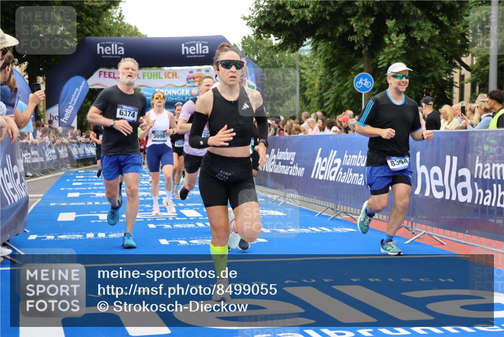 29.06.2025 - hella hamburg halbmarathon Strokosch-Dieckow http://msf.ph/oto/8499055 29.06.2025 10:53:58 Ziel 1151, 1410, 1706, 1815, 1870, 2432, 3096, 3208, 3209, 6356, 6374, 6481, 7395, 7918, 7973, 8394, 9032, 11499, 11789, 12379, 12413, 13032, 13869, 14175, 16477, 16538, 17348, 18308, 18418, 18831, 18879, 18915, 19177 meine-sportfotos.de