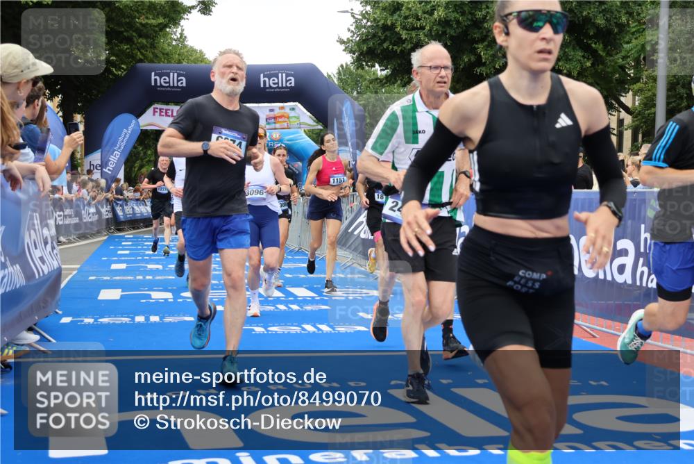 29.06.2025 - hella hamburg halbmarathon Strokosch-Dieckow http://msf.ph/oto/8499070 29.06.2025 10:53:59 Ziel 1151, 1410, 1815, 2432, 3096, 3208, 3209, 6356, 6374, 6481, 6581, 7395, 7918, 7973, 8394, 9032, 11499, 11789, 12379, 13032, 13869, 14175, 16477, 16871, 17348, 18308, 18831, 18879 meine-sportfotos.de
