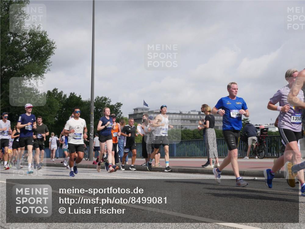 29.06.2025 - hella hamburg halbmarathon Luisa Fischer http://msf.ph/oto/8499081 29.06.2025 10:03:00 Kennedybrücke 18112, 1358, 1006, 1180, 1334, 2099, 2348, 2677, 3112, 3177, 3861, 3898, 4796, 5341, 6082, 6084, 6202, 6260, 8402, 8520, 8730, 9611, 10044, 10582, 10788 meine-sportfotos.de