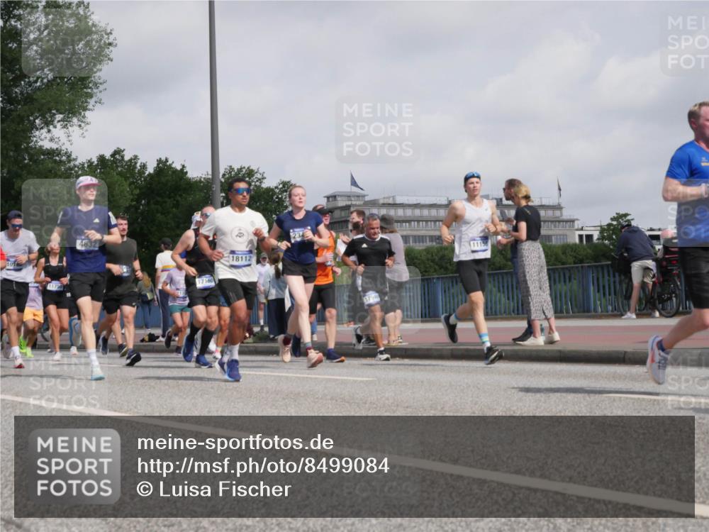 29.06.2025 - hella hamburg halbmarathon Luisa Fischer http://msf.ph/oto/8499084 29.06.2025 10:03:01 Kennedybrücke 107, 4632, 17160, 18112, 234, 1794, 11158, 1006, 1180, 1334, 2348, 2677, 3112, 3177, 3861, 3898, 4796, 5341, 6082, 6084, 6202, 6260, 6462, 7824, 8520, 8730, 9611, 10044, 10582, 10788 meine-sportfotos.de