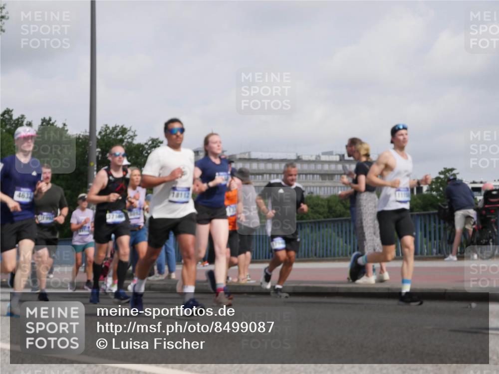 29.06.2025 - hella hamburg halbmarathon Luisa Fischer http://msf.ph/oto/8499087 29.06.2025 10:03:01 Kennedybrücke 4632, 1006, 1180, 1334, 2348, 2677, 3112, 3177, 3861, 3898, 4796, 5341, 6082, 6084, 6202, 6260, 6462, 7824, 8520, 8730, 9611, 10044, 10582, 10788 meine-sportfotos.de
