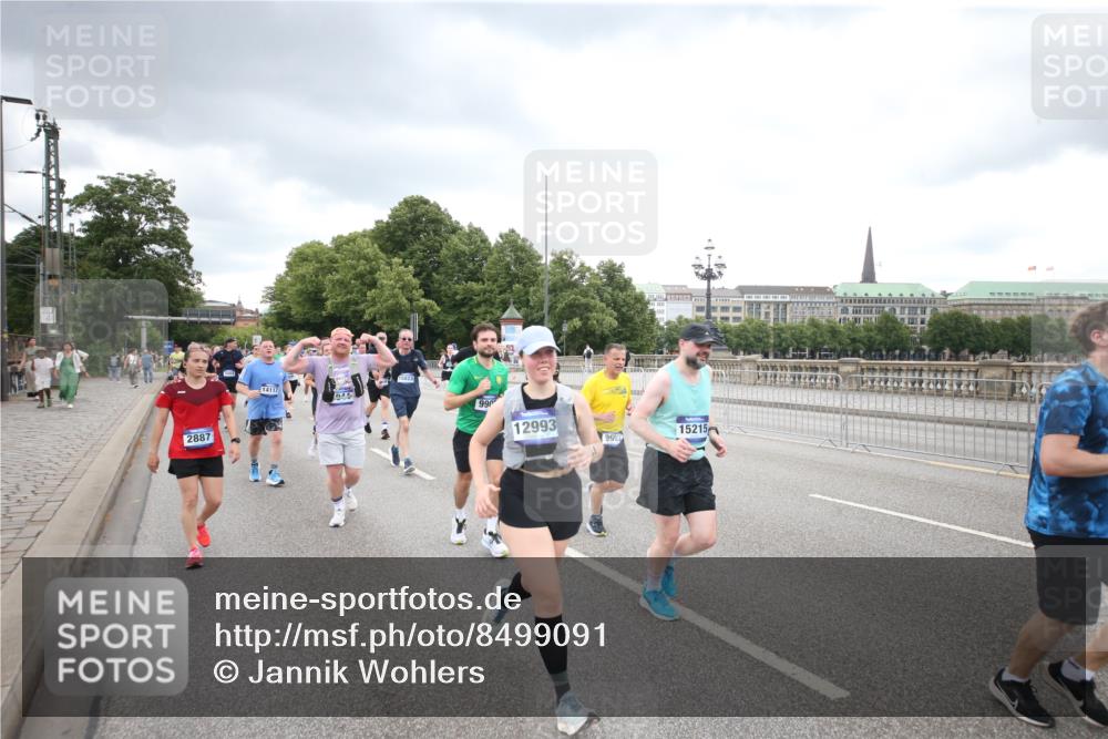 29.06.2025 - hella hamburg halbmarathon Jannik Wohlers http://msf.ph/oto/8499091 29.06.2025 10:56:26 Lombardsbrücke 1207, 2887, 2932, 2991, 3348, 3387, 3418, 3516, 3517, 3614, 4094, 4118, 5589, 5911, 5944, 6284, 6348, 6349, 7381, 7416, 7417, 8150, 8197, 9172, 9210, 9402, 9404, 9517, 9902, 9905, 9910, 10016, 10138, 10309, 10450, 10632, 10936, 11047, 11089, 11204, 12328, 12345, 12354, 12828, 12993, 13108, 13273, 13276, 13671, 13801, 13834, 14117, 14472, 14711, 14746, 15215, 15630, 15748, 15823 meine-sportfotos.de