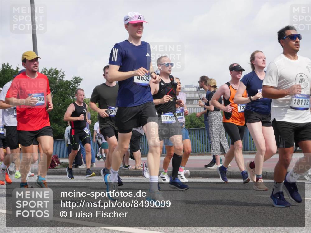 29.06.2025 - hella hamburg halbmarathon Luisa Fischer http://msf.ph/oto/8499099 29.06.2025 10:03:02 Kennedybrücke 44, 90, 4632, 17160, 892, 133, 18112, 1006, 1180, 1239, 1334, 2348, 2677, 3112, 3177, 3861, 3898, 4796, 5341, 6082, 6084, 6202, 6260, 6462, 7824, 8520, 8730, 9611, 10044, 10582, 10788 meine-sportfotos.de