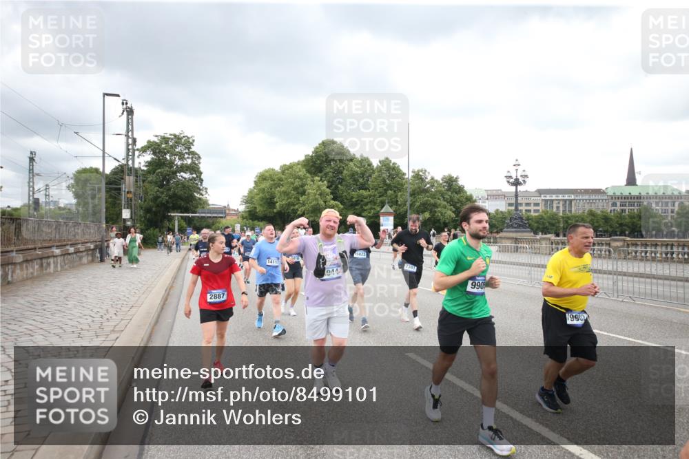 29.06.2025 - hella hamburg halbmarathon Jannik Wohlers http://msf.ph/oto/8499101 29.06.2025 10:56:27 Lombardsbrücke 1207, 2932, 3348, 3387, 3418, 3485, 3516, 3517, 4094, 4118, 4568, 4569, 5589, 5911, 5944, 6284, 6348, 6349, 7381, 7416, 7417, 8150, 8197, 9172, 9210, 9402, 9404, 9517, 9902, 9905, 10016, 10138, 10309, 10450, 10632, 11047, 12328, 12345, 12354, 12828, 12993, 13108, 13194, 13273, 13276, 13671, 13801, 13834, 14117, 14472, 14711, 15215, 15630, 15748, 15823 meine-sportfotos.de