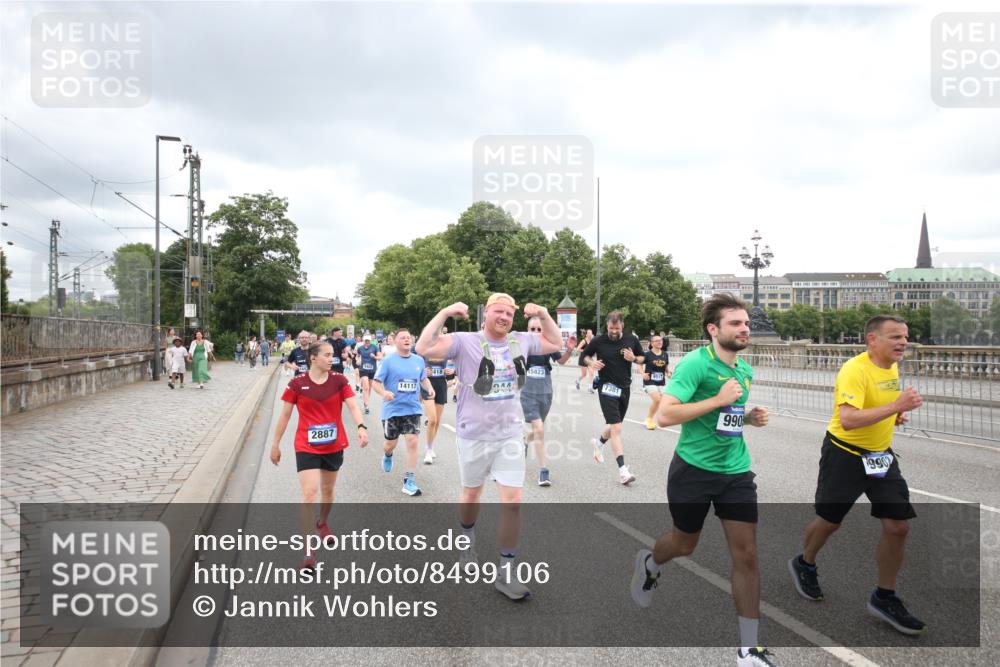 29.06.2025 - hella hamburg halbmarathon Jannik Wohlers http://msf.ph/oto/8499106 29.06.2025 10:56:27 Lombardsbrücke 1207, 2932, 3348, 3387, 3418, 3485, 3516, 3517, 4094, 4118, 4568, 4569, 5589, 5911, 5944, 6284, 6348, 6349, 7381, 7416, 7417, 8150, 8197, 9172, 9210, 9402, 9404, 9517, 9902, 9905, 10016, 10138, 10309, 10450, 10632, 11047, 12328, 12345, 12354, 12828, 12993, 13108, 13194, 13273, 13276, 13671, 13801, 13834, 14117, 14472, 14711, 15215, 15630, 15748, 15823 meine-sportfotos.de