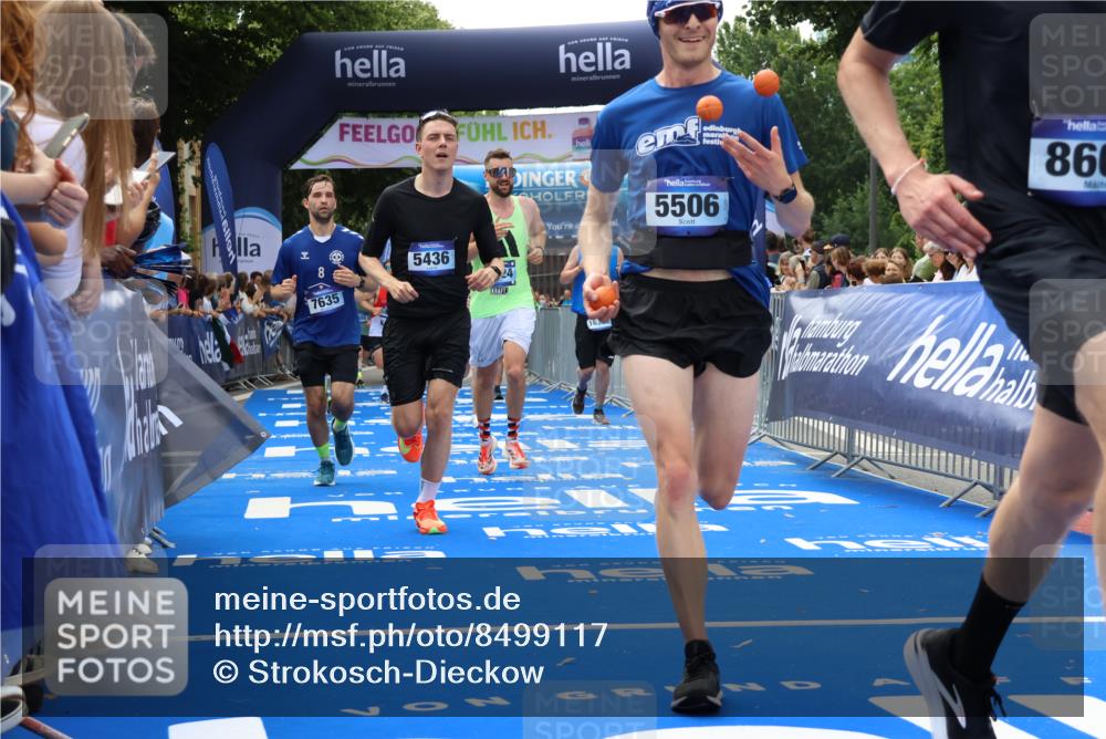 29.06.2025 - hella hamburg halbmarathon Strokosch-Dieckow http://msf.ph/oto/8499117 29.06.2025 10:43:27 Ziel 2653, 3928, 4080, 5124, 5436, 5506, 7635, 8664, 9931, 10237, 10246, 11648, 12623, 13348, 14484, 15921, 16338, 16720, 17391, 18274, 18513, 18775, 18810, 18942, 18987, 19009, 19051, 19229 meine-sportfotos.de