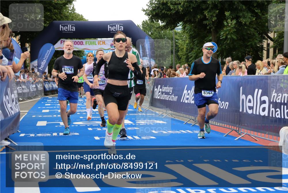 29.06.2025 - hella hamburg halbmarathon Strokosch-Dieckow http://msf.ph/oto/8499121 29.06.2025 10:53:58 Ziel 1151, 1410, 1706, 1815, 1870, 2432, 3096, 3208, 3209, 6356, 6374, 6481, 7395, 7918, 7973, 8394, 9032, 11499, 11789, 12379, 12413, 13032, 13869, 14175, 16477, 16538, 17348, 18308, 18418, 18831, 18879, 18915, 19177 meine-sportfotos.de