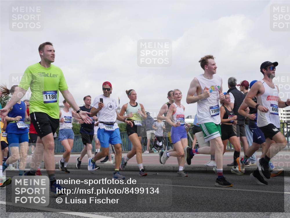 29.06.2025 - hella hamburg halbmarathon Luisa Fischer http://msf.ph/oto/8499134 29.06.2025 10:03:07 Kennedybrücke 646, 1180, 6260, 1815, 6527, 12213, 3898, 15695, 608, 1180, 1239, 1334, 2346, 2677, 3112, 3177, 3861, 3898, 4796, 5341, 5728, 6082, 6084, 6201, 6260, 6462, 6602, 7824, 8531, 8730, 9611, 10044, 10337, 10582 meine-sportfotos.de