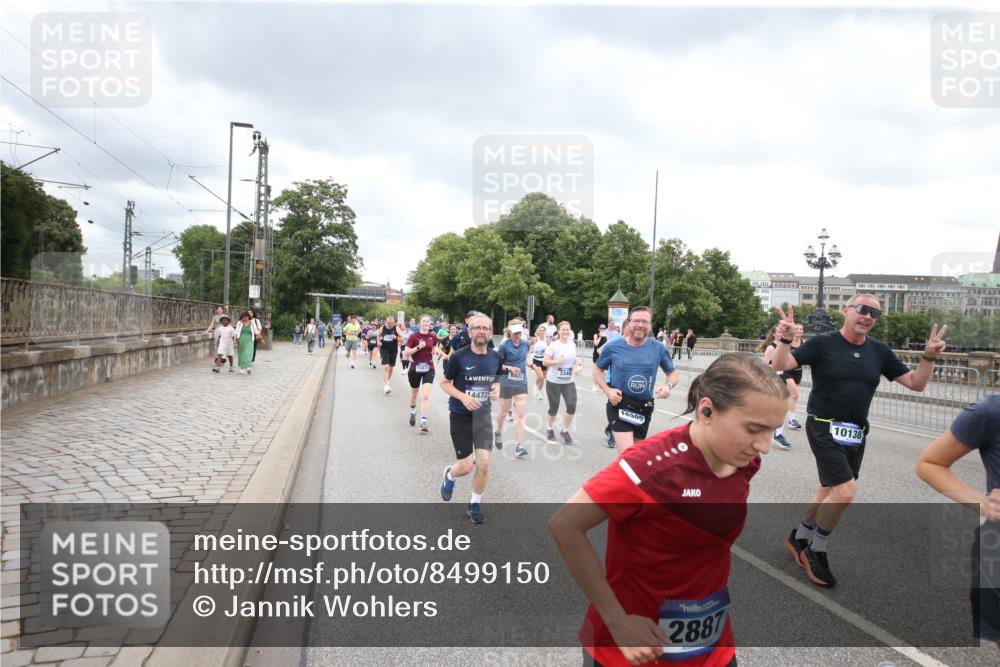 29.06.2025 - hella hamburg halbmarathon Jannik Wohlers http://msf.ph/oto/8499150 29.06.2025 10:56:29 Lombardsbrücke 1207, 2932, 3348, 3387, 3418, 3485, 3516, 3517, 4094, 4118, 4568, 4569, 5589, 5944, 6284, 6348, 6349, 7381, 7416, 7417, 7964, 8150, 8197, 9172, 9210, 9402, 9404, 9517, 9902, 9905, 10016, 10138, 10309, 10450, 10632, 11047, 12328, 12345, 12354, 12828, 12829, 12993, 13194, 13273, 13276, 13671, 13801, 13834, 14117, 14472, 15215, 15499, 15630, 15748, 15823 meine-sportfotos.de